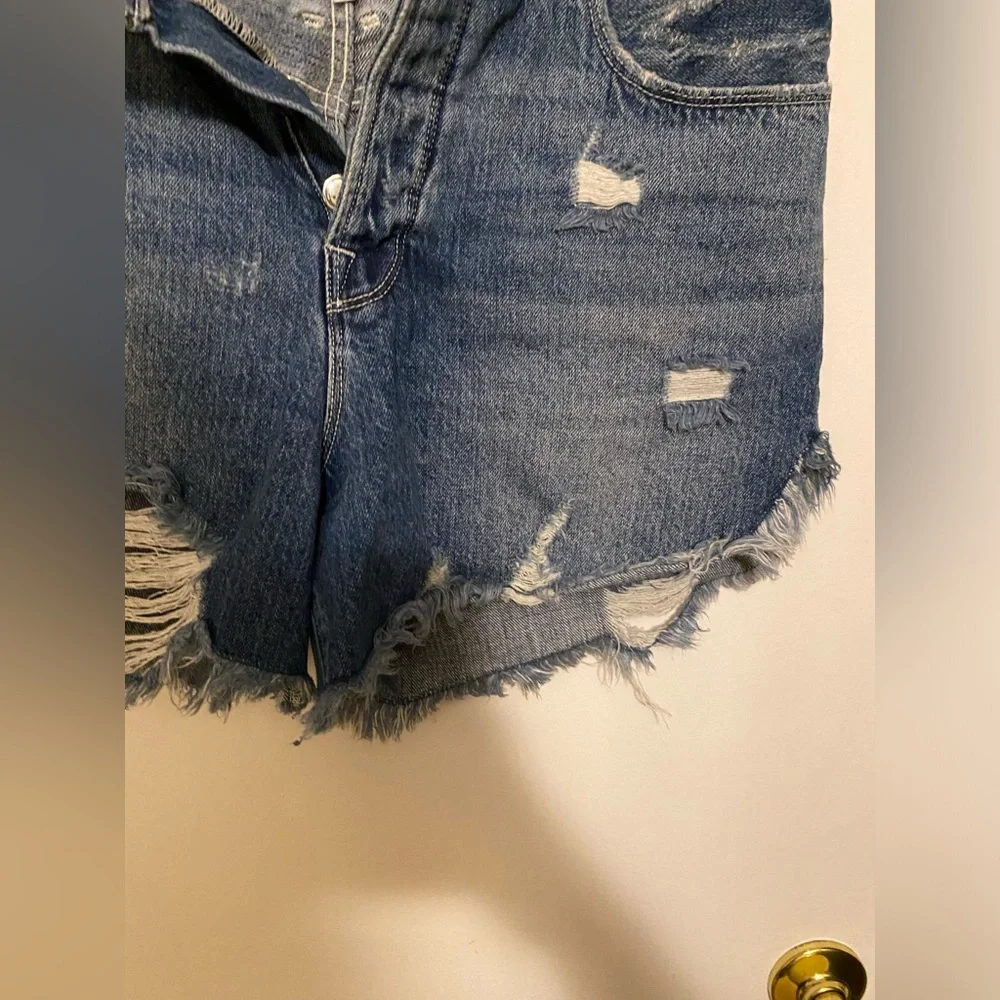 Good American cut off shorts - Picture 6 of 7